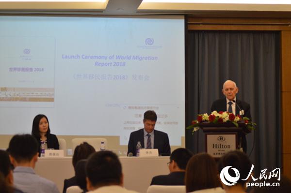 (William Lacy Swing在做報(bào)告)