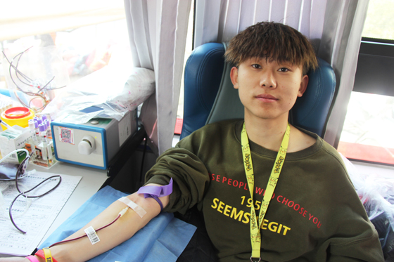 飛揚(yáng)熱血青春  匯集愛(ài)心洪流——安康學(xué)院積極開(kāi)展冬季獻(xiàn)血活動(dòng)