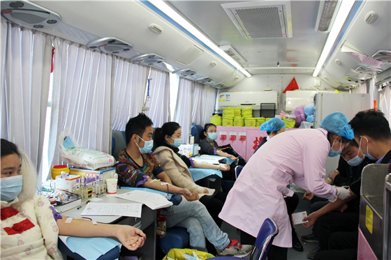 “讓愛暖冬”無償獻(xiàn)血活動(dòng)走進(jìn)白河縣中廠鎮(zhèn)同心社區(qū)