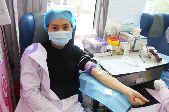 醫(yī)者仁心 大愛(ài)無(wú)疆 挽袖獻(xiàn)血 守護(hù)生命 ——安康市人民醫(yī)院開展冬季愛(ài)心獻(xiàn)血活動(dòng)