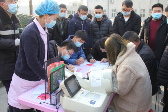 血液是生命的禮物——中國聯(lián)通安康市分公司、安康大數(shù)據(jù)運(yùn)營有限公司聯(lián)合開展冬季應(yīng)急獻(xiàn)血活動(dòng)