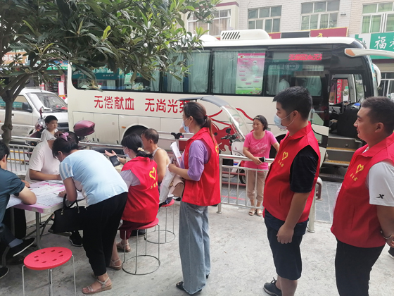 旬陽(yáng)縣蜀河鎮(zhèn)組織開(kāi)展夏季愛(ài)心獻(xiàn)血活動(dòng)
