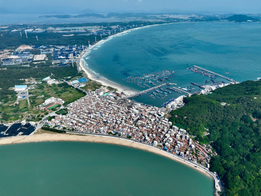 這是2024年10月16日拍攝的福建省漳州市東山縣澳角村（無人機照片）。新華社記者姜克紅攝